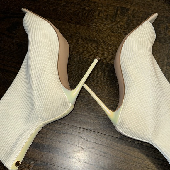 Steve Madden White Knit Forgo Pull On Peep Toe Heel size 9.5 (size 9 fit) - Picture 6 of 11